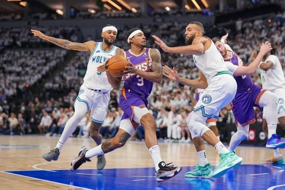 赛季末期竞争激烈,球队争夺季后赛资格如火如荼的简单介绍 赛季末期竞争激烈,球队争夺季后赛资格如火如荼的简单介绍