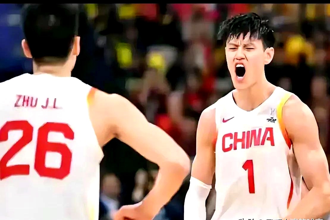 河南男篮在比赛中表现出团结力量，击败对手